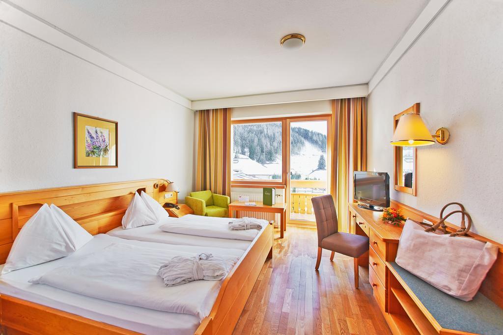 Hotel Nockresort Бад Кляйнкирххайм Экстерьер фото